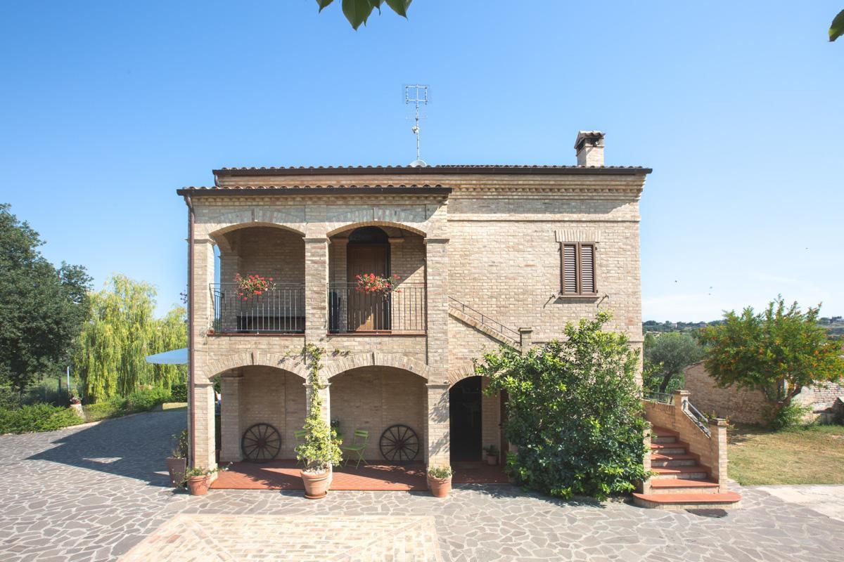 Bed And Breakfast Aratro & Rosmarino Civitanova Marche Kültér fotó